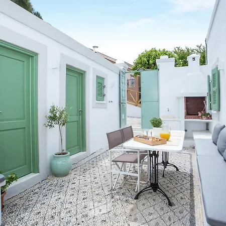 Marouli Traditional Holiday home *